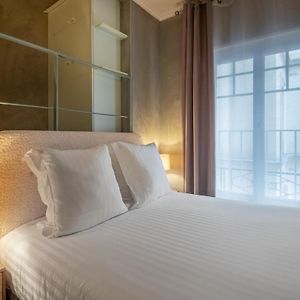 Camera piccola con letto king size